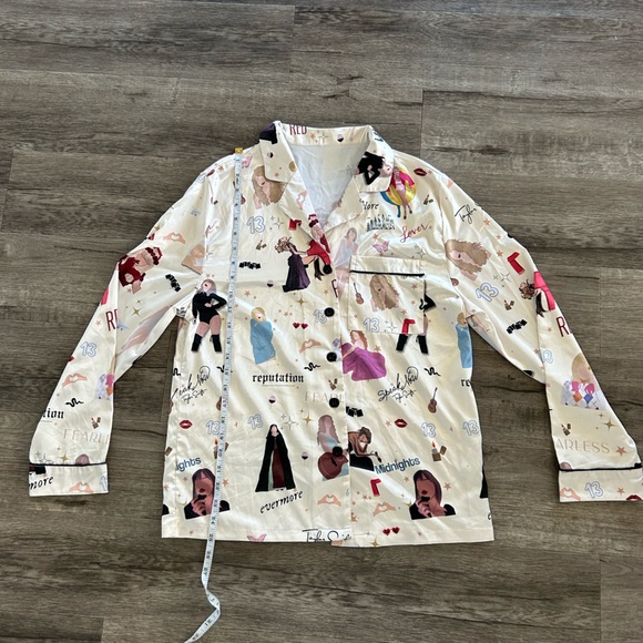 Women’s Taylor Swift Button Up PJ Top - Picture 1 of 2